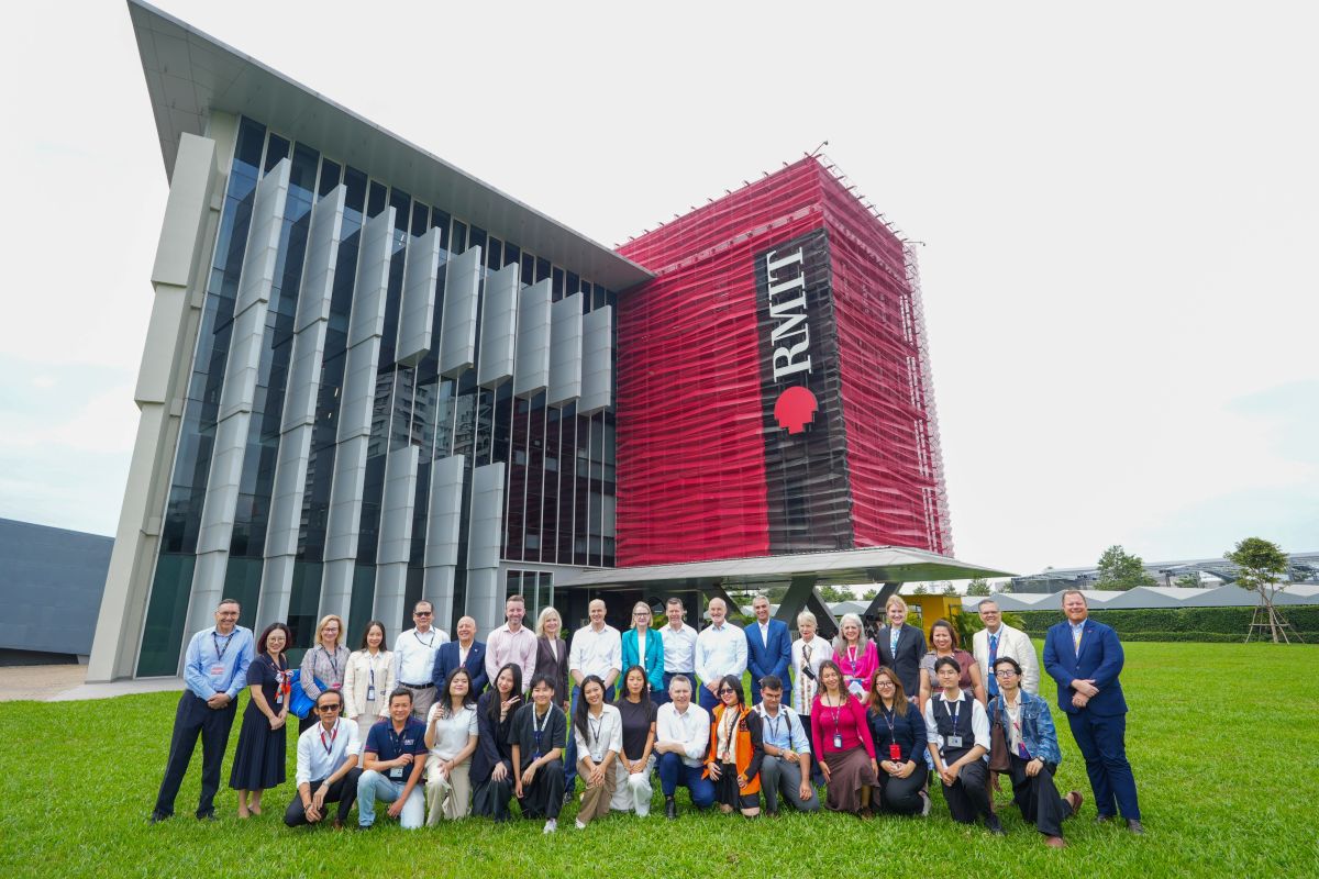 Group photo with Minister Clare, RMIT students and staff
