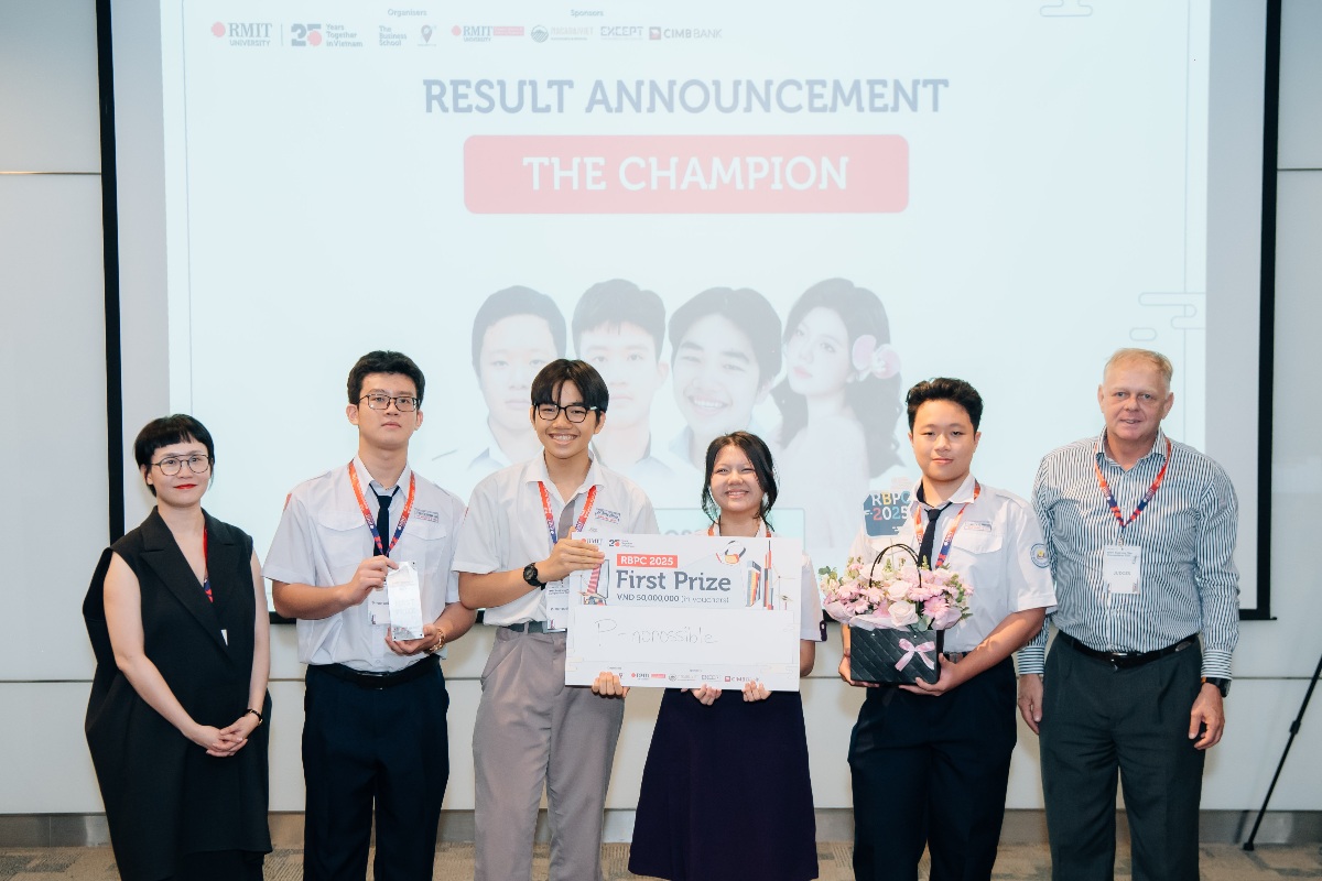 Team P-nonossible won First Prize for CraftVerse, a digital ecosystem that connects artisans, rural youth and global markets through advanced technologies. (Photo: RMIT)