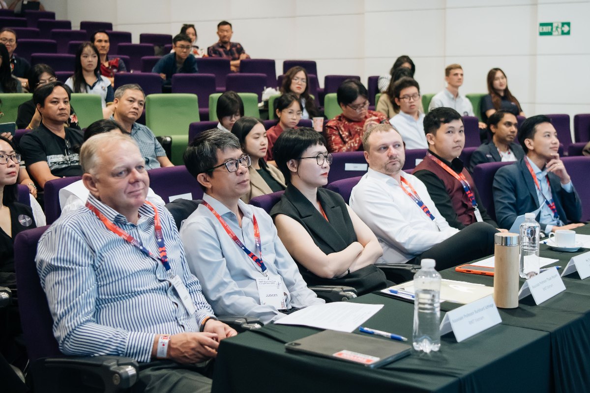 The judging panel listens attentively as finalist teams present their innovative business proposals. (Photo: RMIT)