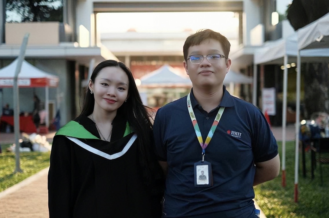 Nguyen Quynh Giang (left) and Bui Minh Nhat (right) took part in the research project when they were undergraduate students at RMIT Vietnam.