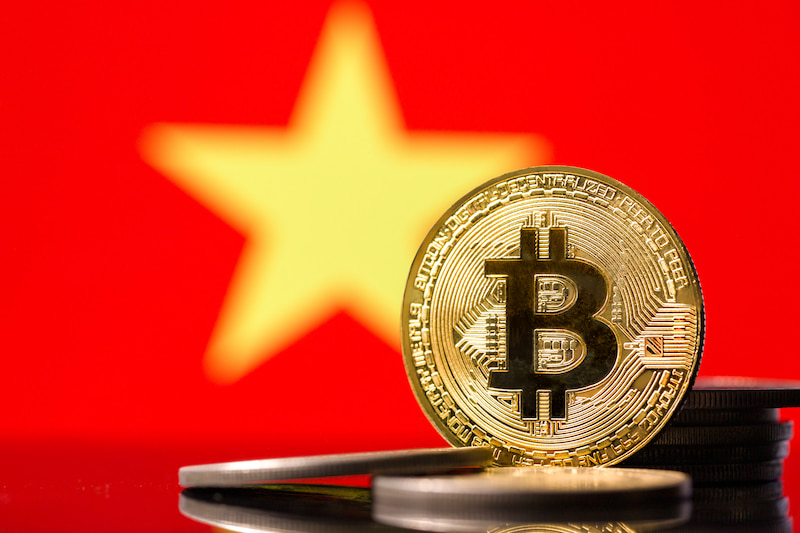 Bitcoin and Vietnamese flag