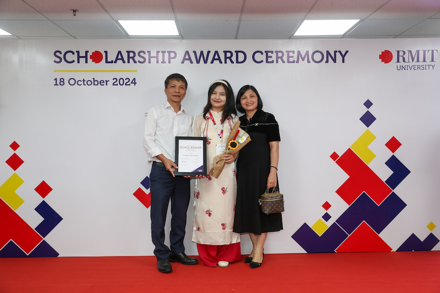 Ngan and her parents at the scholarship ceremony held at RMIT’s Hanoi campus on 18 October 2024 (Photo: RMIT)