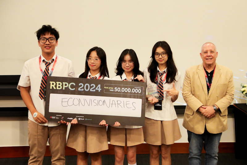 The champion team, ECONVISIONARIES, comprises Luu Nguyen Thien An, Vo Nhat Minh Thu, Tran Ngoc Minh Vy and Do Ngan Ha from Wellspring Saigon International Bilingual School.