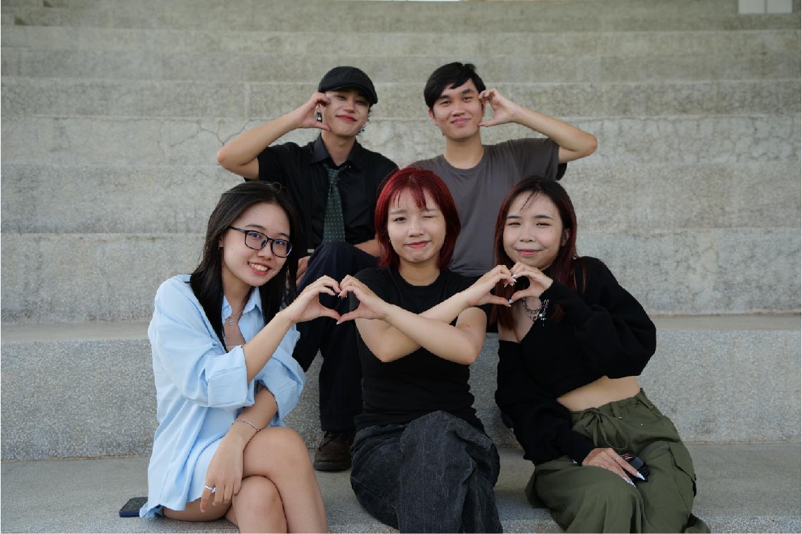 RMIT Digital Media students involved in the production of Heartbreak Hotel MV. (From top-to-bottom, left-to-right): Choi Geon, Tran Dinh Minh Long, Quach Tu Anh, Doan Tran Thanh Hoa, and Nguyen Vo Hoang Nhi