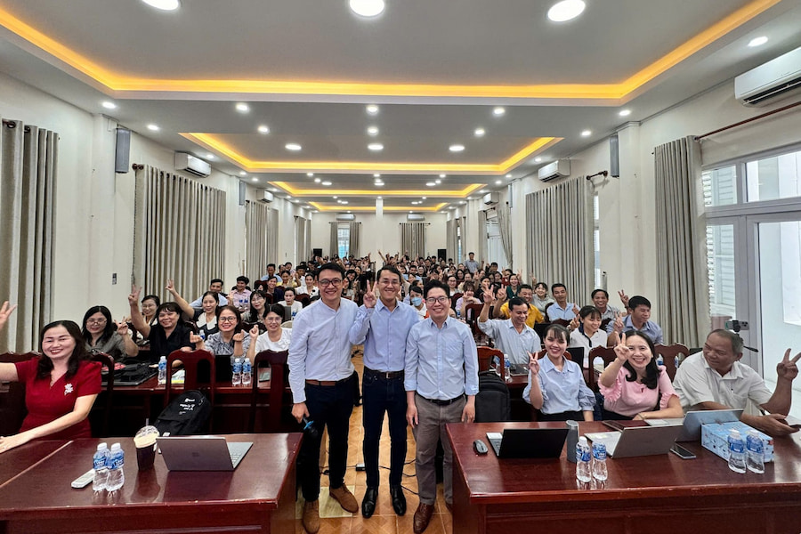 RMIT lecturers and workshop participants in Ninh Thuan province