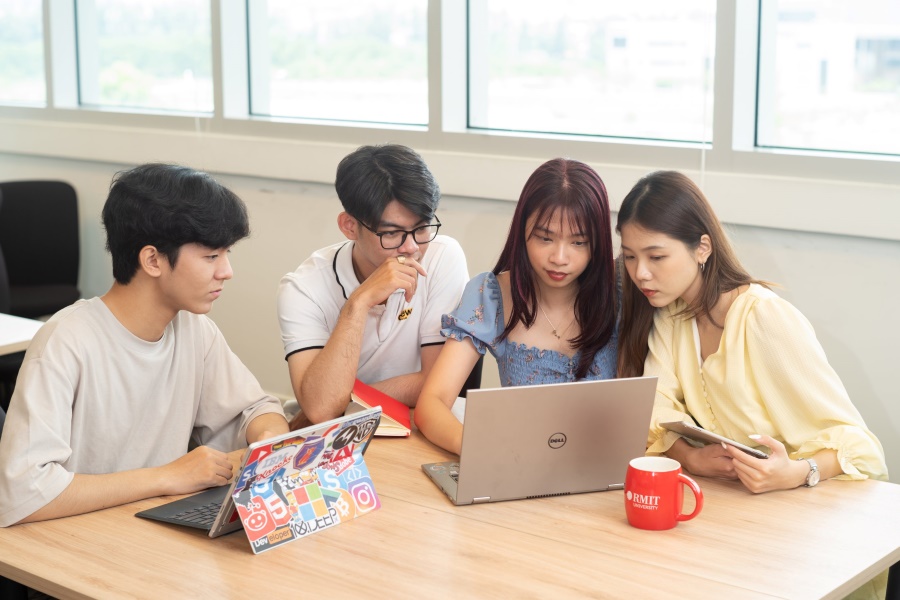 RMIT students learning at laptops