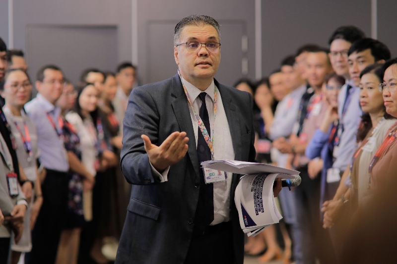 RMIT Vietnam Director of Academic and Student Services Mr Glen O’Grady and participants at the event.