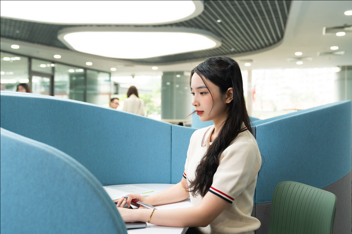 a girl is studying in the library 