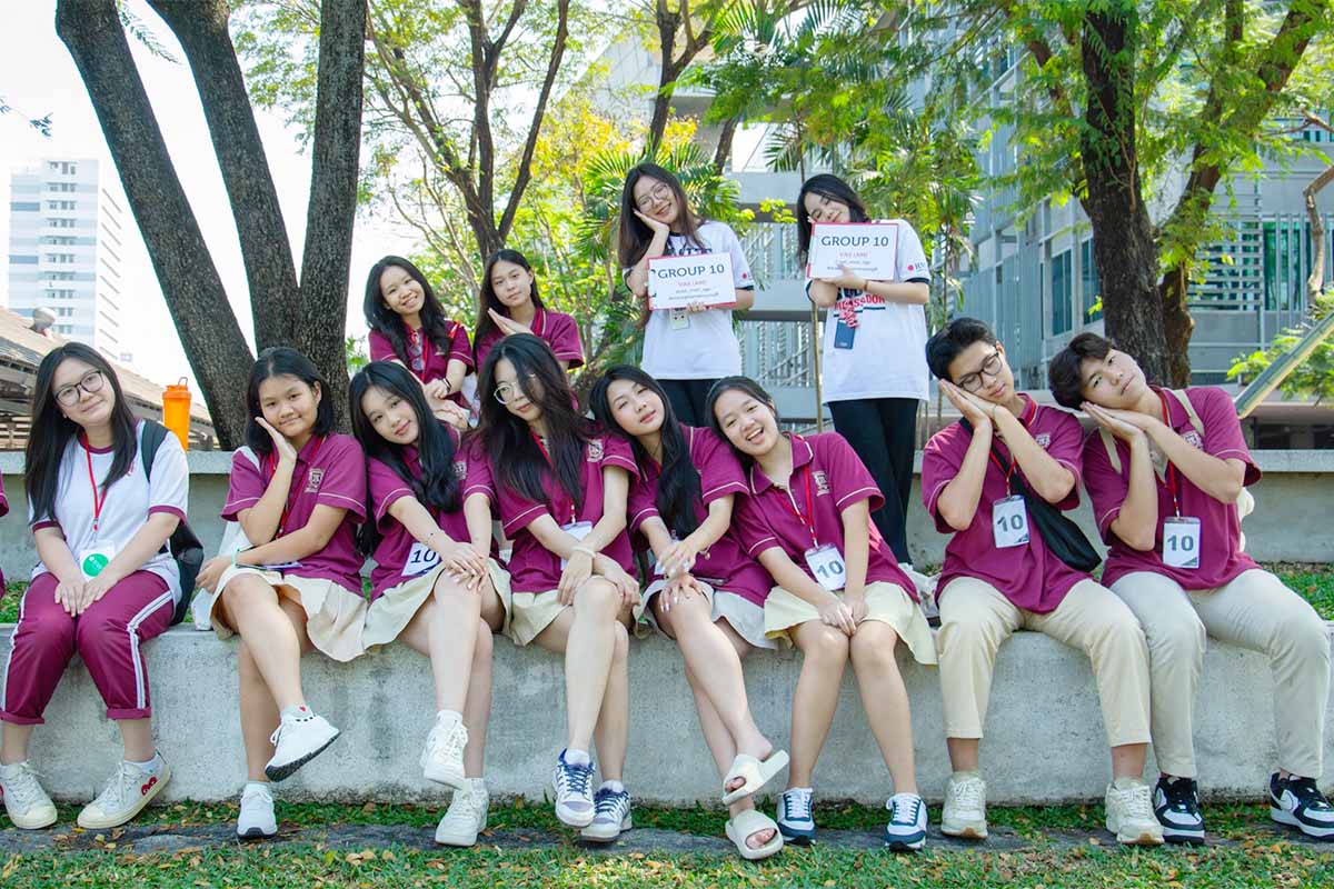 high-school-students-group-photo.jpg